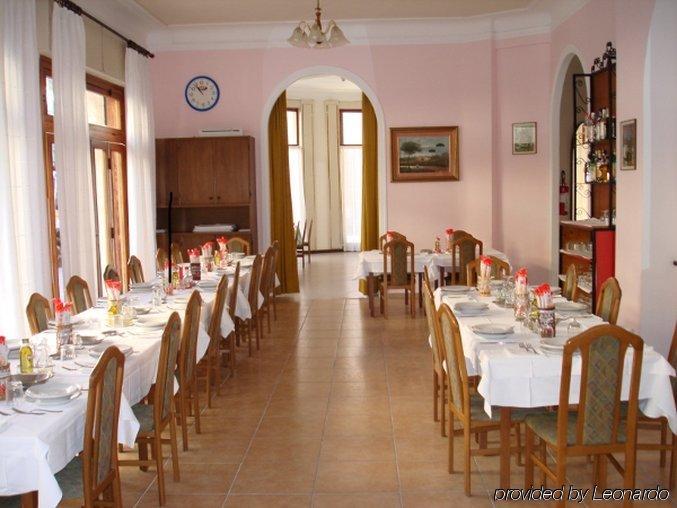 Hotel Mignon 50 Mt Dalla Spiaggia E Dall'Isola Pedonale Alassio Restoran fotoğraf