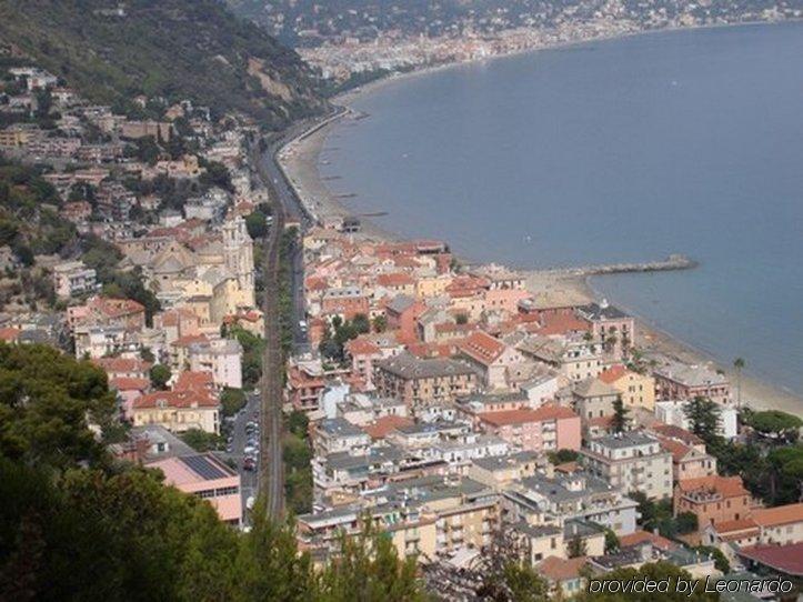 Hotel Mignon 50 Mt Dalla Spiaggia E Dall'Isola Pedonale Alassio Dış mekan fotoğraf