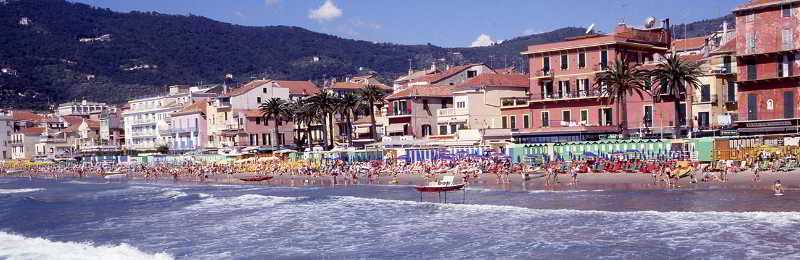 Hotel Mignon 50 Mt Dalla Spiaggia E Dall'Isola Pedonale Alassio Dış mekan fotoğraf
